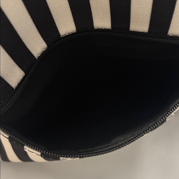 Alice + Olivia by Stacey Bendet black & white striped canvas duffle bag NWOT - Picture 8 of 11